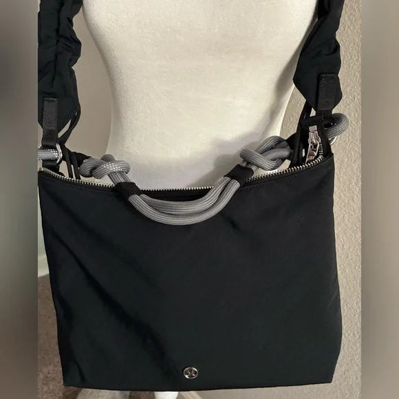 Lululemon Convertible Crossbody- Black - Picture 8 of 11